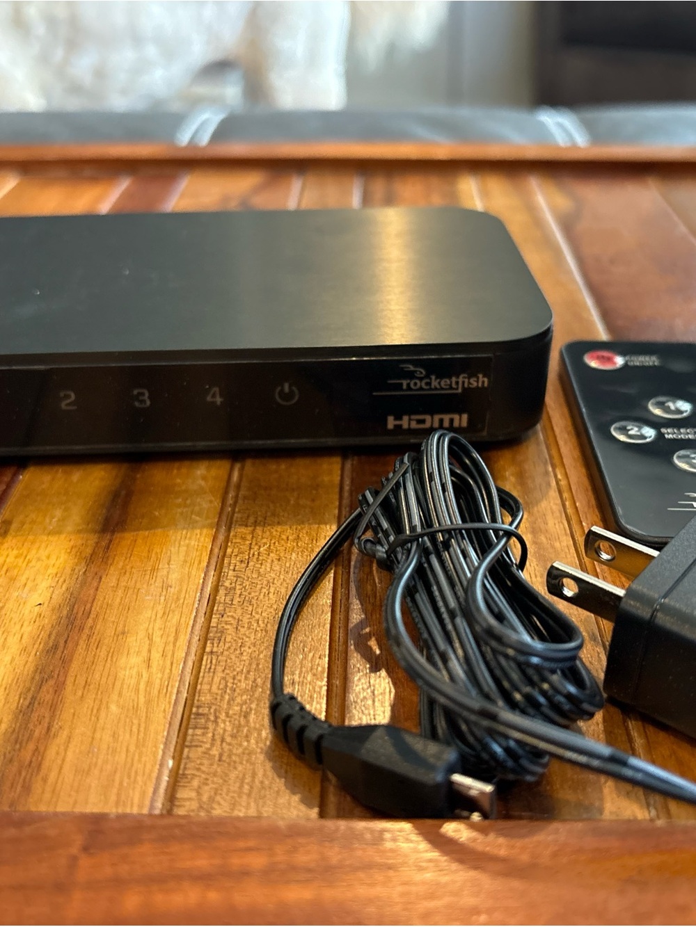 Rocketfish RF-G1501 4 Port 4K HDMI Switch Box Kit Remote Control New Open Box - Picture 3 of 5